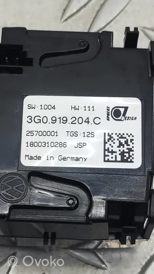 Volkswagen PASSAT B8 Часы 3G0919204C