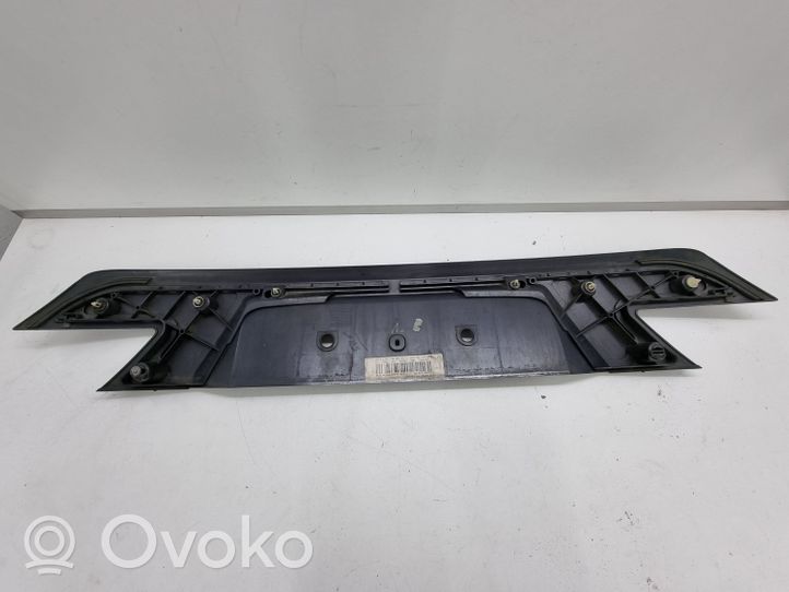 BMW 7 E65 E66 Bagāžnieka dekoratīvā apdare 7133637