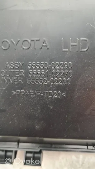 Toyota Auris E180 Hansikaslokero 5555002290
