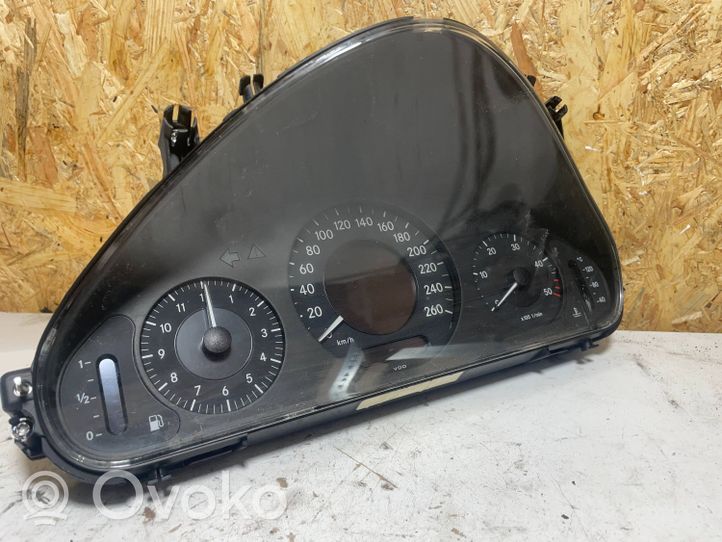 Mercedes-Benz E W211 Tachimetro (quadro strumenti) A2115408747