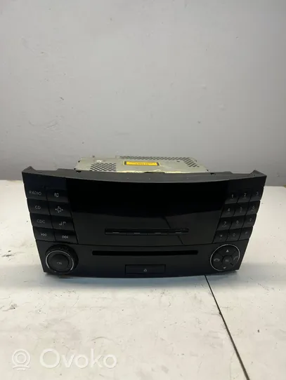 Mercedes-Benz E W211 Radio/CD/DVD/GPS-pääyksikkö A2118701289