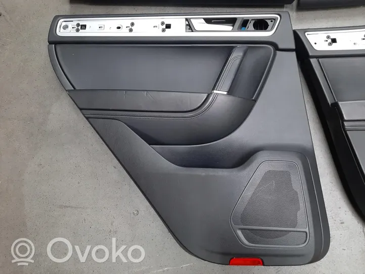 Volkswagen Touareg II Apmušimas priekinių durų (obšifke) 7P6971121H