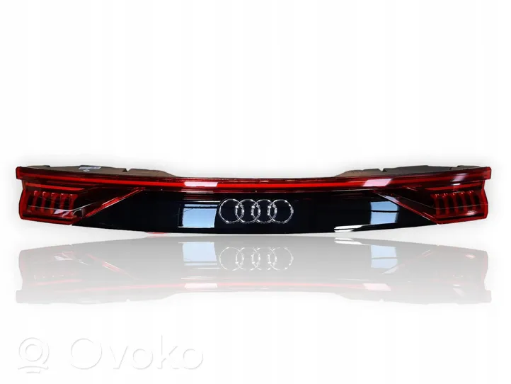 Audi Q8 Aizmugurējais lukturis virsbūvē 4M8945695