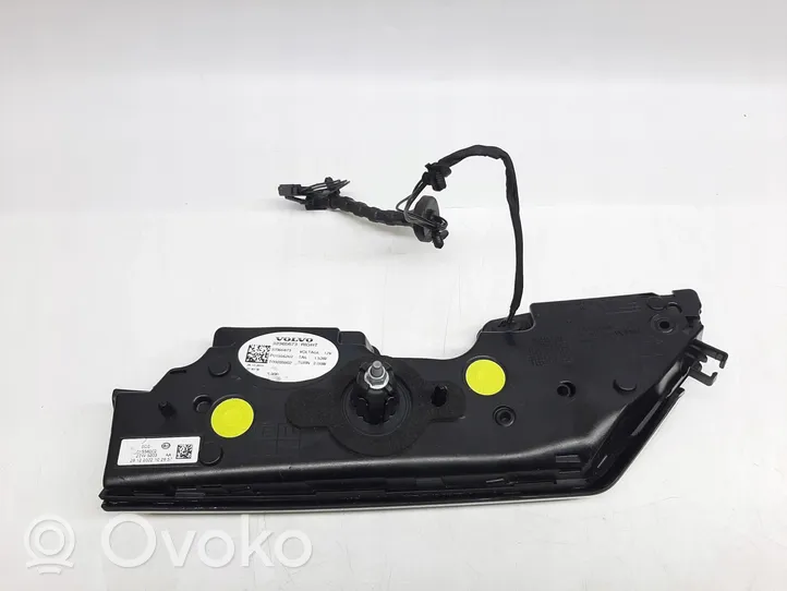 Volvo C40 Luci posteriori del portellone del bagagliaio 32365673