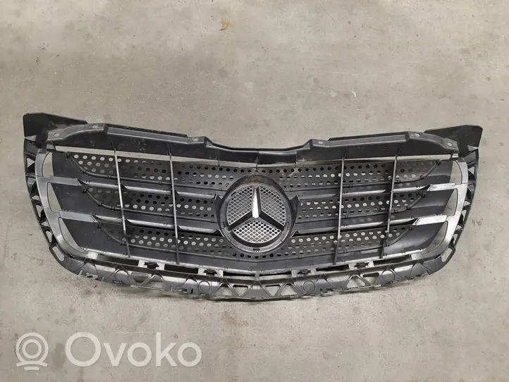 Mercedes-Benz Sprinter W906 Maskownica / Grill / Atrapa górna chłodnicy A9068880523