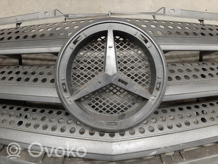 Mercedes-Benz Sprinter W906 Maskownica / Grill / Atrapa górna chłodnicy A9068880523