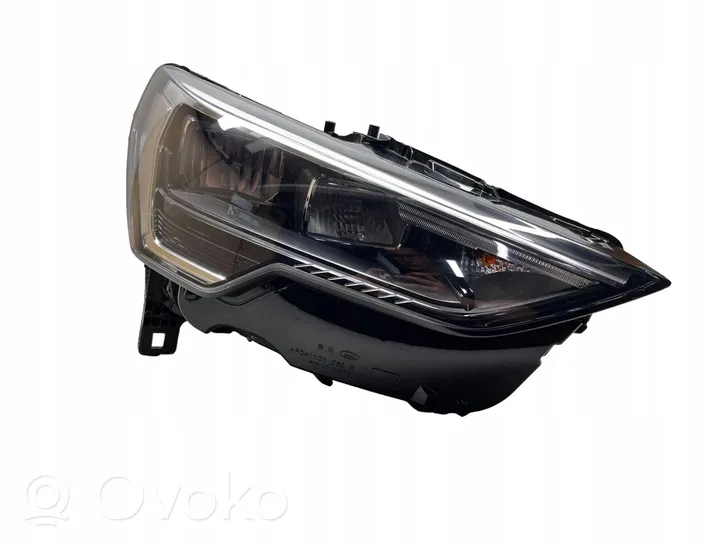 Audi Q3 F3 Lampa przednia 83A941012