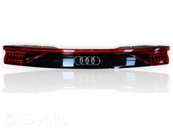 Audi Q8 Galinis žibintas kėbule 4M8945695B