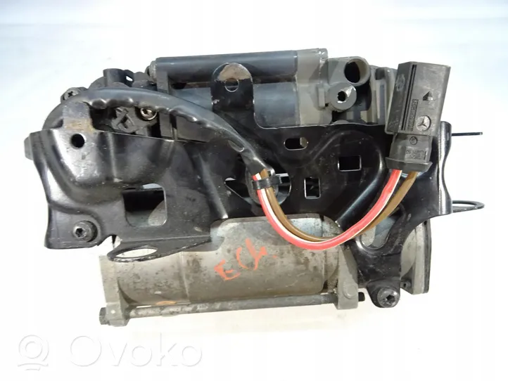 Mercedes-Benz E W213 Ilmajousituksen kompressoripumppu A2123200404