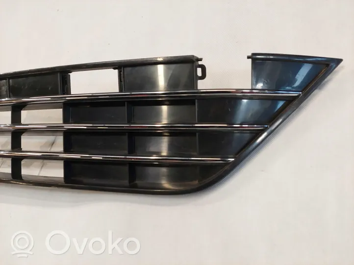 Volkswagen Touareg II Grille inférieure de pare-chocs avant 7P6853677E