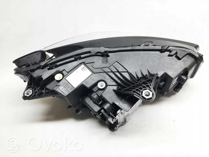 BMW 2 Active Tourer U06 Lampa przednia 5A42243-02