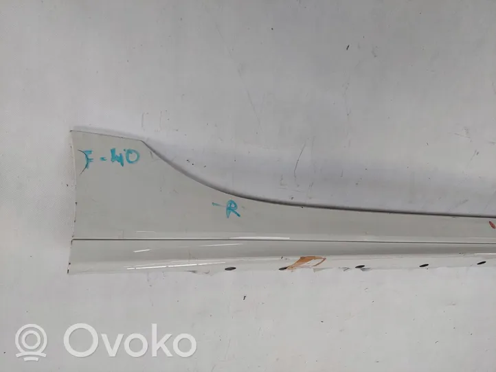 BMW 1 F40 Front sill (body part) 51777461382