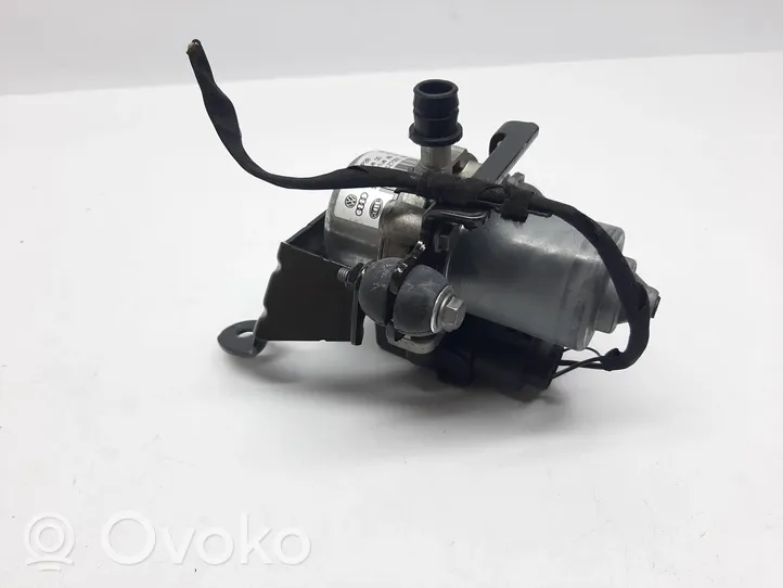 Volkswagen Golf V Vacuum pump 1K0612181F