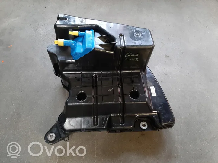 Audi A5 Zbiornik płynu AdBlue 8W0131878AQ