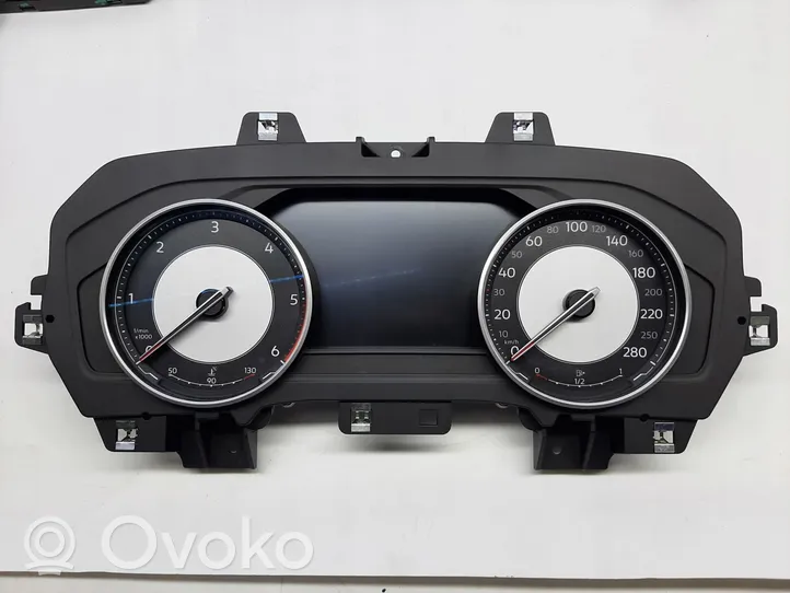 Volkswagen Touareg III Speedometer (instrument cluster) 760920771A