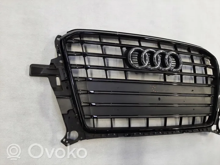 Audi Q5 SQ5 Etupuskurin ylempi jäähdytinsäleikkö 8R0853651AN