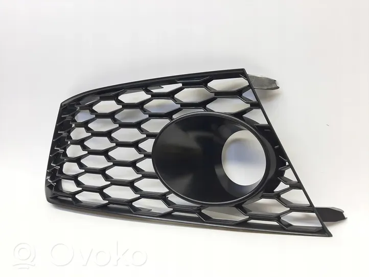 Audi RS6 C7 Priešrūkinio žibinto apdaila/ grotelės 4G0807681T