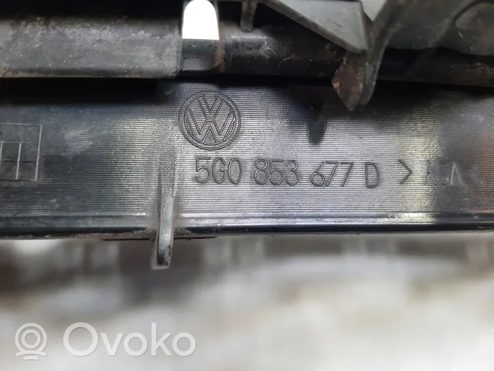 Volkswagen Golf VII Etupuskurin ylempi jäähdytinsäleikkö 5G0853677