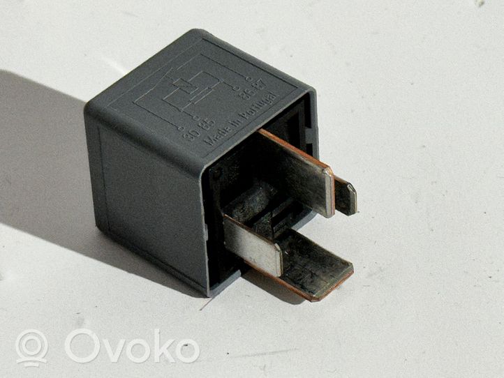 Mercedes-Benz C W205 Other relay A0035421619