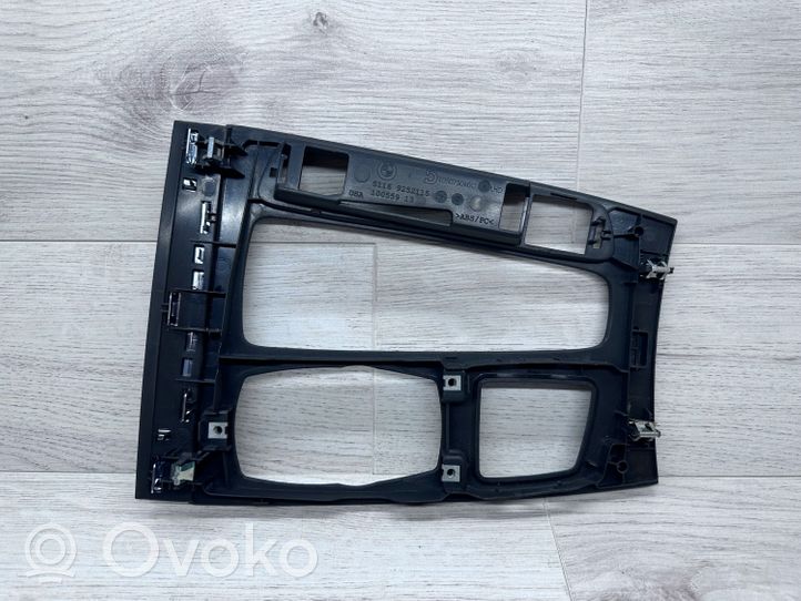 BMW X5 F15 Rivestimento in plastica cornice della leva del cambio 9252115