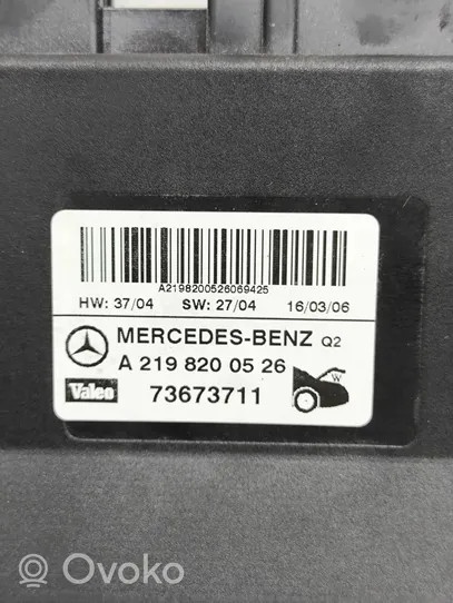 Mercedes-Benz CLS C219 Pompe, vérin hydraulique de hayon A2198200526