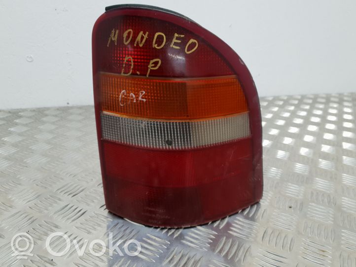 Ford Mondeo MK II Luci posteriori 93BG13N004