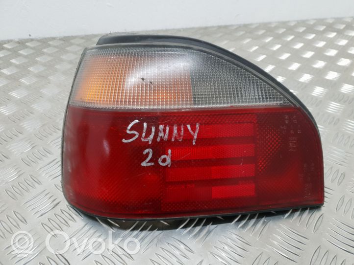 Nissan Sunny Aizmugurējais lukturis virsbūvē 