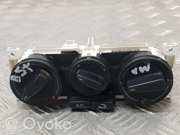 Volkswagen PASSAT B5.5 Oro kondicionieriaus/ klimato/ pečiuko valdymo blokas (salone) 