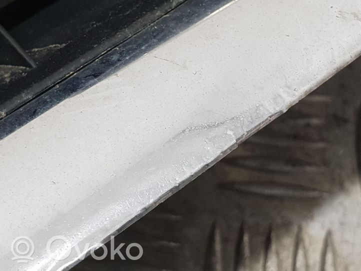 Volkswagen Touran I Etupuskurin ylempi jäähdytinsäleikkö 1T0853651