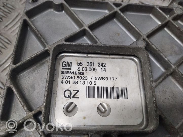 Opel Vectra C Variklio valdymo blokas 55351342