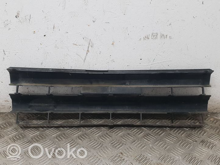 Land Rover Freelander Grille calandre supérieure de pare-chocs avant AWR1496