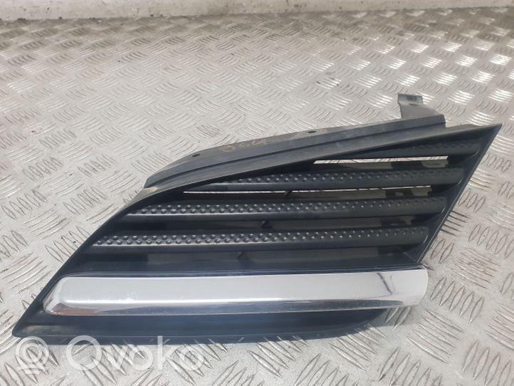 Nissan Primera Grille de calandre avant 62330AU300