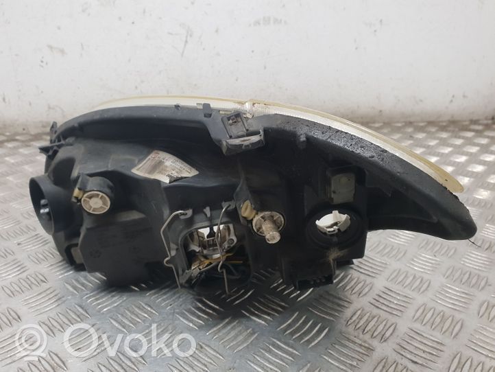 Toyota Corolla E120 E130 Faro/fanale 89006309