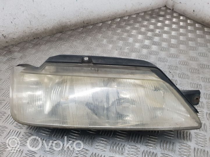 Peugeot 605 Lampa przednia 88200842