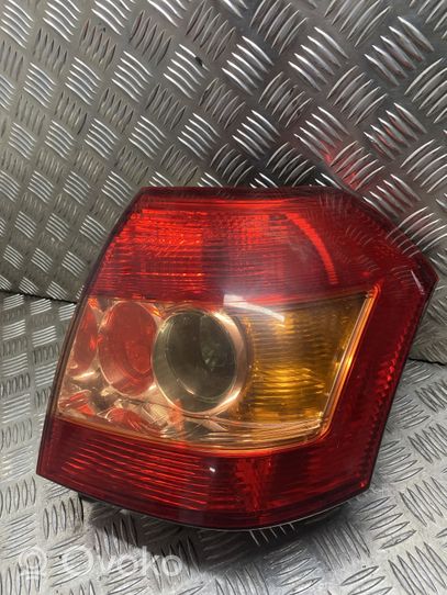 Toyota Corolla E120 E130 Lampa tylna 02100