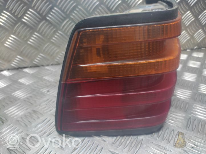 Mercedes-Benz E W124 Feu de recul 06100519