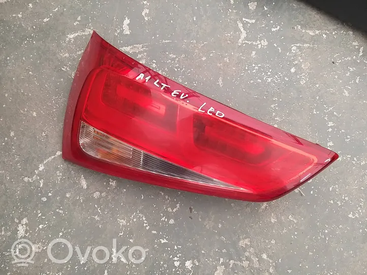 Audi A1 Lampy tylnej klapy bagażnika 8X0945093E