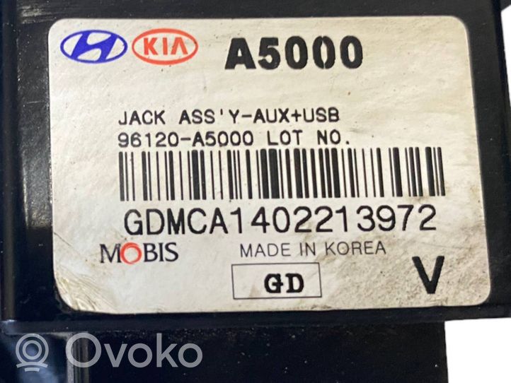 Hyundai i30 Connettore plug in AUX 96120A5000