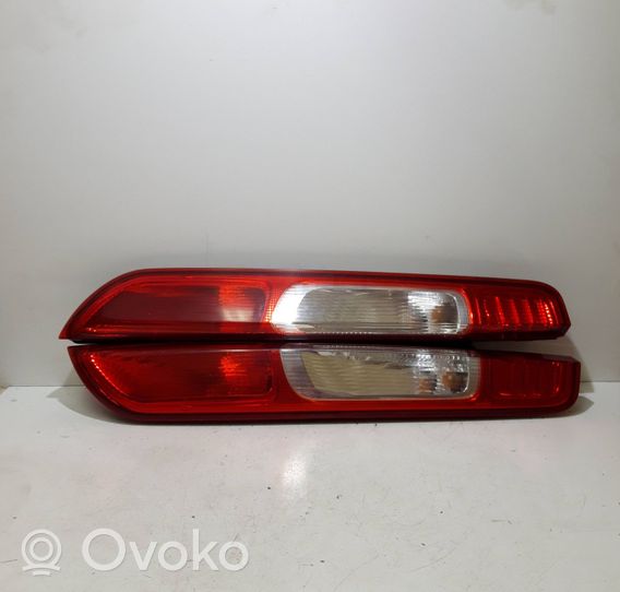 Ford Focus Lampy tylne / Komplet 4M5113405A