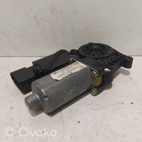 Mercedes-Benz A W168 Moteur de lève-vitre de porte avant 0130821698