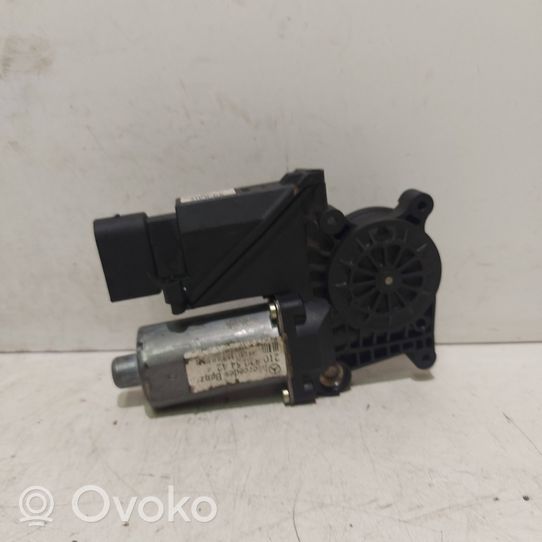 Mercedes-Benz A W168 Moteur de lève-vitre de porte avant 0130821698