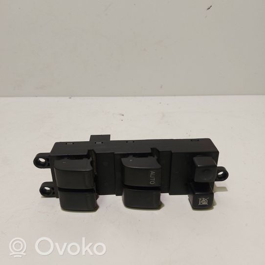 Nissan Primera Electric window control switch 25401AV640