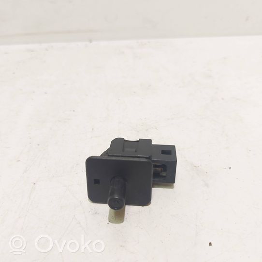 Mercedes-Benz C W202 Sensor de la puerta delantera 2028209510