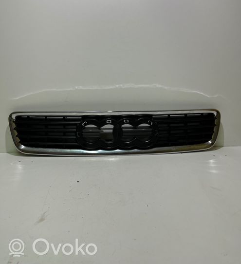 Audi A4 S4 B5 8D Priešrūkinio žibinto apdaila/ grotelės AD07010