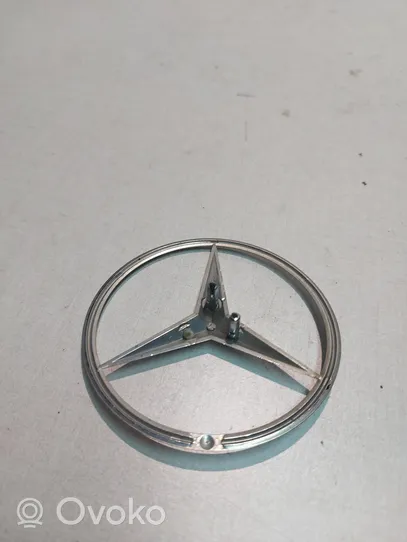 Mercedes-Benz B W245 Logo, emblème de fabricant A1697580158
