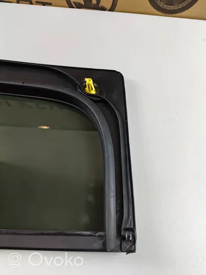 Volkswagen Touran III Takakulmaikkunan ikkunalasi 5TA845213