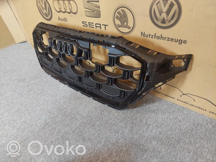 Audi Q8 Etusäleikkö 4M8853651CL