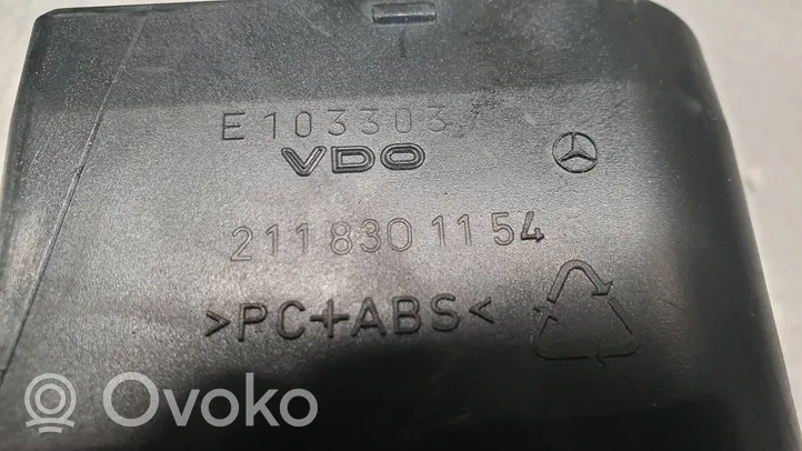 Mercedes-Benz E W211 Kojelaudan keskiosan tuuletussuuttimen ritilä 2118301154
