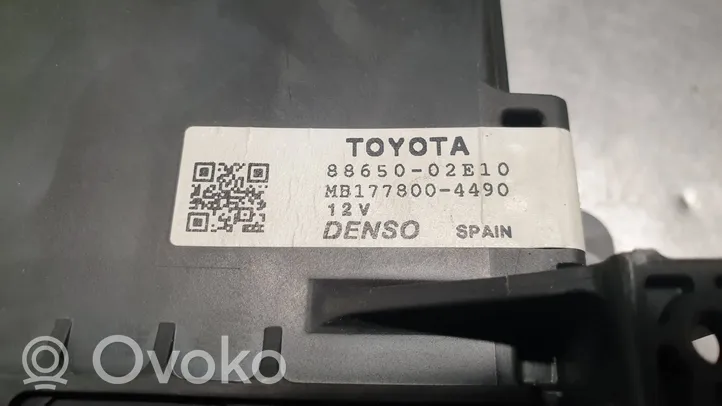 Toyota Auris E180 Gaisa kondicioniera / klimata kontroles / salona apsildes vadības bloks (salonā) 8865002E10