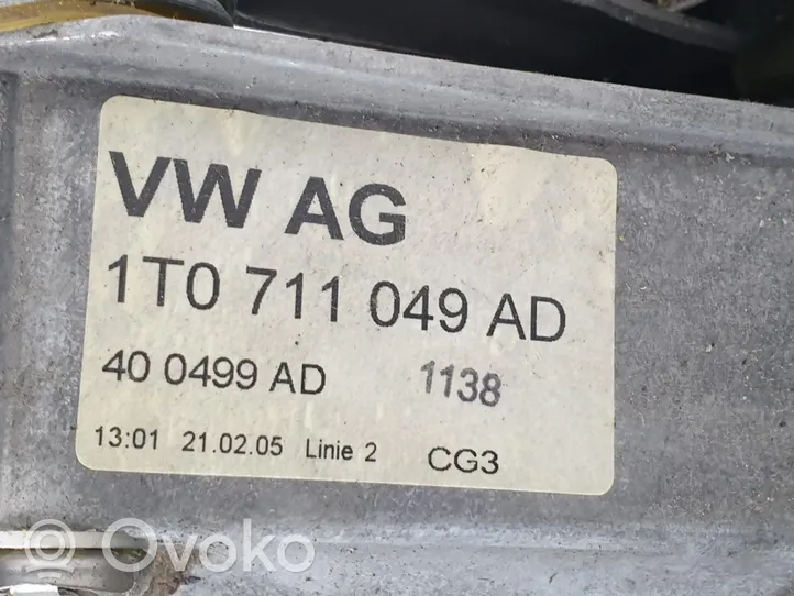 Volkswagen Caddy Lewarek zmiany biegów / górny 1T0711049AD